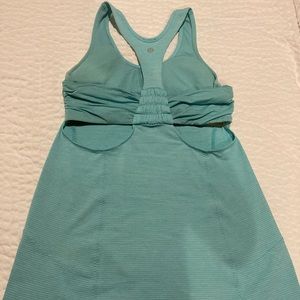 Lululemon tank top built in bra light blue size 4